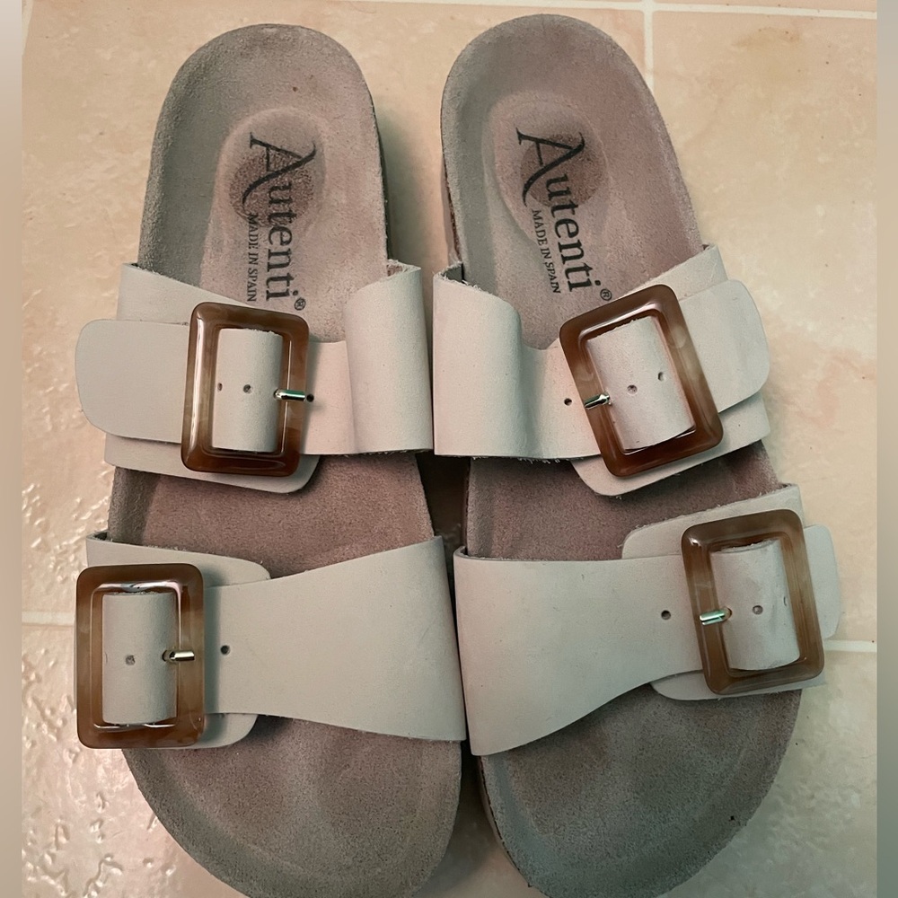 Autenti Beige Double Buckle Sandals